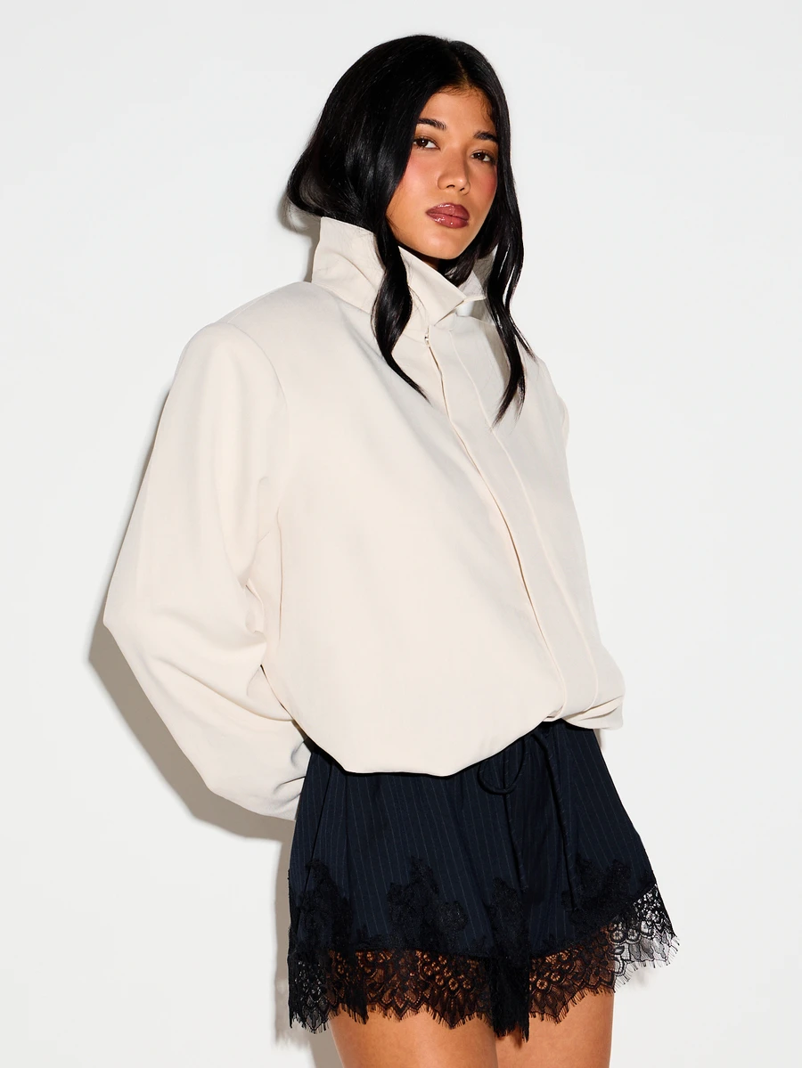 KIZN Blazer kerah tegak dengan detail tali serut ukuran besar, penutup resleting, dan lengan panjang, cocok untuk acara kasual atau elegan. - Aprikot - View 1
