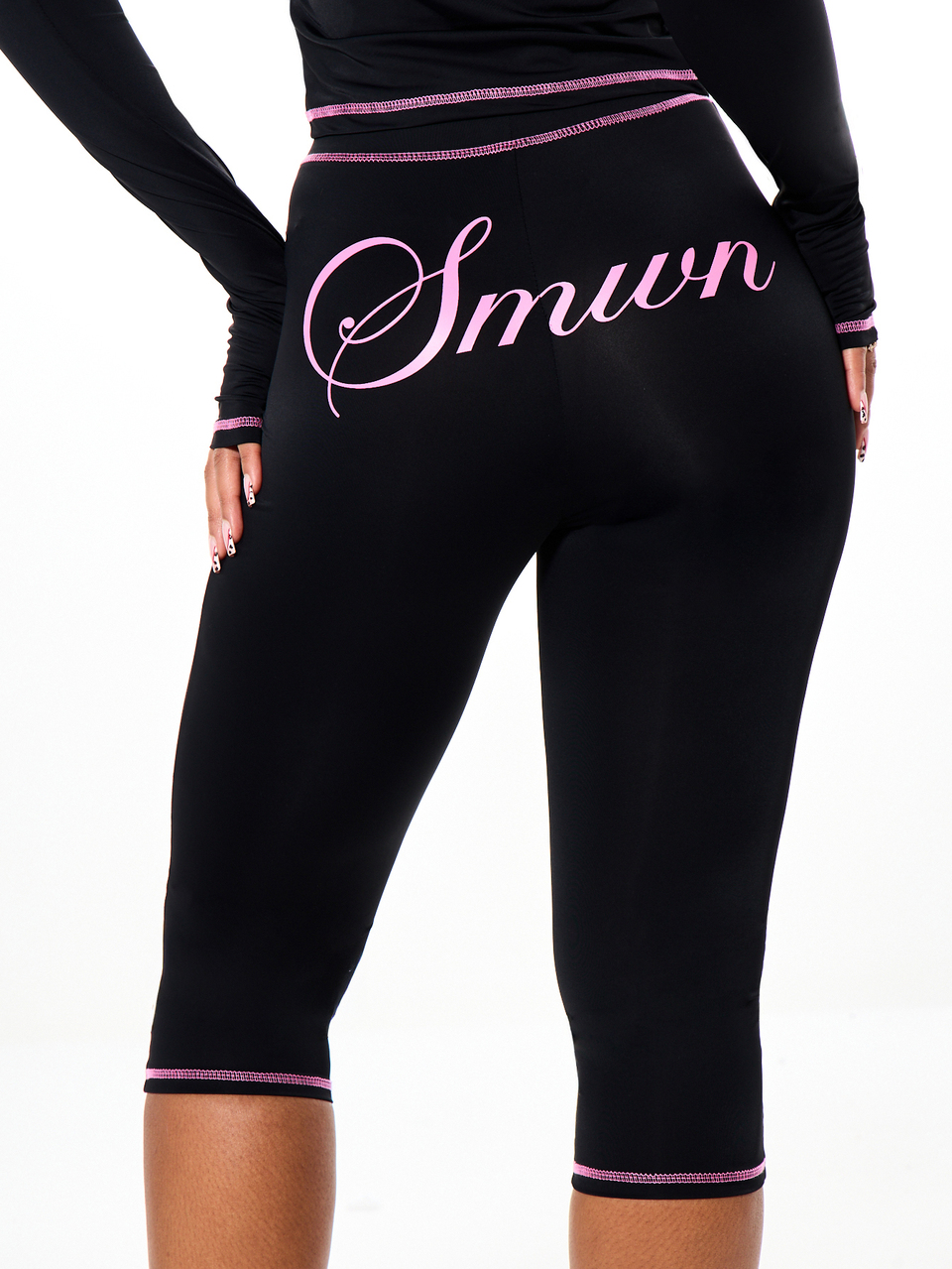 Brand Logo Cropped Long Sleeve Top And Capri Leggings Plus Size Co-Ord Set With Contrast Pink Detailing