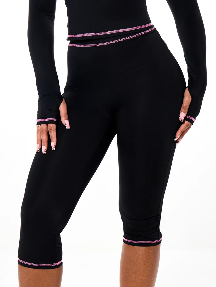 Brand Logo Cropped Long Sleeve Top And Capri Leggings Plus Size Co-Ord Set With Contrast Pink Detailing