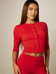 MISSGUIDED Fitted Half Sleeve Button-Up Crop Top And Capri Leggings Co-Ord Two-Piece Set For Summer Casual Occasions - Red - View 2