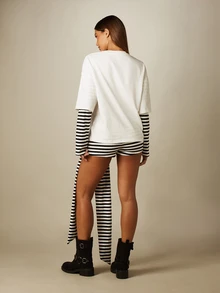 MISSGUIDED طقم منسق مخطط تي شيرت فضفاض وشورت قصير مع تفاصيل طبقات بأكمام طويلة وحافة شرائط - أبيض وأسود - مشاهدة 3