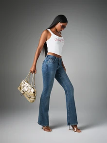 BABYPHAT Top corto de tirantes acanalado con detalle de tachuelas en el cuello y estampado de logotipo con letra cursiva, Cuarto de Julio - Blanco - Ver 3