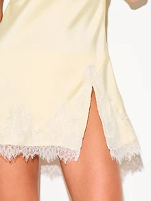 KIZN Vestido mini de satén con escote de bustier con ribete de encaje y abertura lateral, ropa de fiesta y noche - amarillo ganso - Ver 6