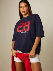 MISSGUIDED Oversized Vintage Graphic Tee With Number 28 Print Crew Neck Short Sleeve Drop Shoulder T-Shirt - Navy Blue - View 1