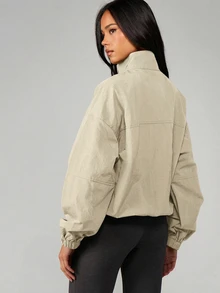MISSGUIDED 半拉鍊立領防風套頭夾克，附中央口袋與彈性袖口，適合春秋季 - 奶油色 - 查看 2