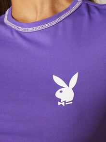 Missguided x Playboy Kaos Crop Top Slim Fit dengan Logo Kelinci dan Detail Jahitan Kontras, Leher Bulat, Lengan Pendek, Pas Badan - Violet Purple - View 2