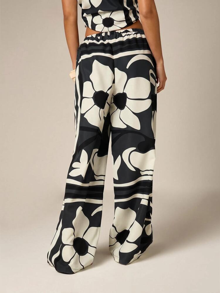 AiiRZ Printed Wide Leg Trouser With Bold Floral Pattern And Elastic Waist For Spring Summer