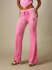 Missguided x Playboy Celana Jogger Lebar Model Flare Berbahan Beludru dengan Logo Kelinci Berkilau dan Tali Serut di Pinggang, Celana Santai Kasual - Berwarna merah muda - View 3