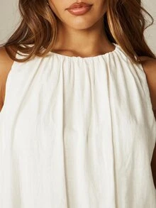 MISSGUIDED Blusa de verano para vacaciones con cuello halter, top sin mangas con bajo asimétrico tipo burbuja, fluido y con escote fruncido - Blanco - Ver 6