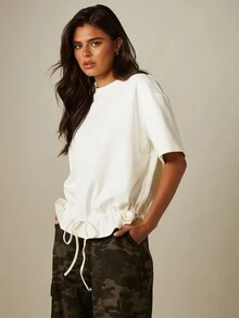 MISSGUIDED تي شيرت فضفاض بياقة طاقم وأكمام قصيرة مع خصر منخفض وحافة برباط سحب وخصر مطاطي مجعد، ملابس علوية كاجوال للصيف - أبيض - مشاهدة 1
