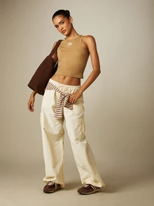 MISSGUIDED NYC 1992 Athletics 圖案印花短版無袖背心，圓領，夏季必備 - 棕色 - 查看 4