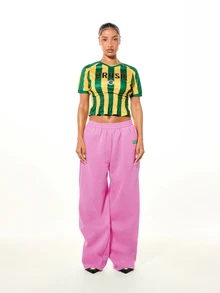 SUMWON WOMEN 寬鬆寬腿運動長褲，附巴西貼花背部圖案與巴西國旗補丁細節 - 玫紅色 - 查看 3