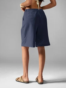 MISSGUIDED Pantalones cortos tipo bermuda plisados con detalle de pliegue delantero, pierna ancha, cintura de tiro medio y bolsillos laterales para el verano - Azul Marino - View 2