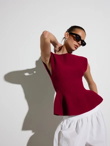KSTM Top de punto sin mangas con volante, cuello barco, detalle acanalado que ciñe la cintura y abertura en la espalda - Rojo - Ver 5