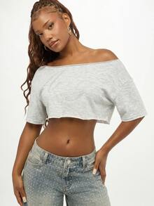 SUMWON WOMEN Top corto con hombros descubiertos, strass con fijación térmica, diseño de letra, dobladillo crudo y mangas cortas - Gris - Ver 6