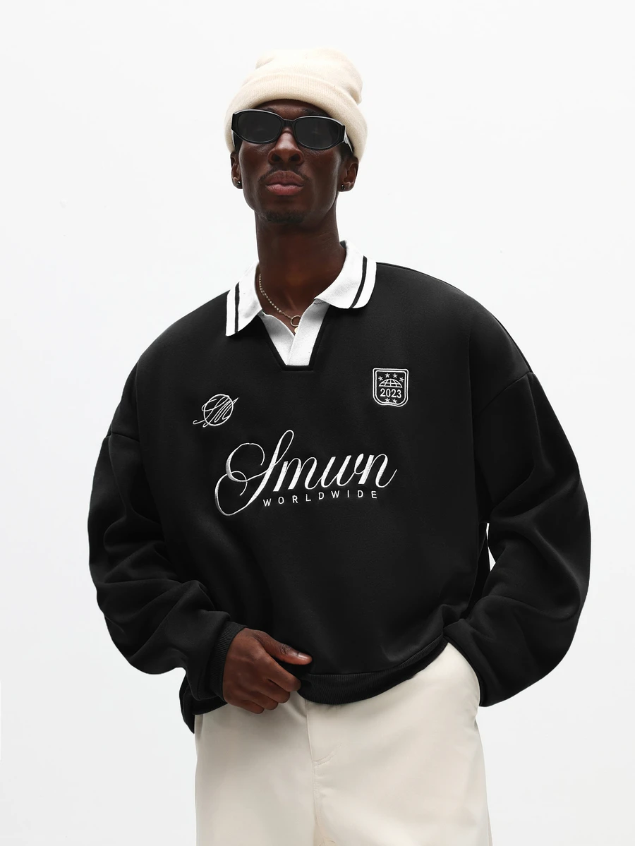 SUMWON Worldwide 刺繡方正版長袖 Polo 領運動衫,附徽章細節 - 黑色 - 查看 1