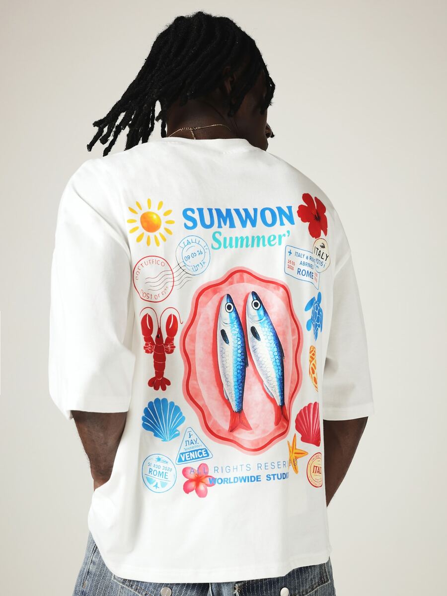 SUMWON 夏季寬鬆廓形大尺寸圓領短袖T恤,背面印花圖案,義大利威尼斯度假風 - 白色 - 查看 1