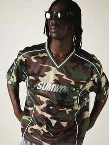 SUMWON 迷彩印花網眼V領寬鬆版型球衣T恤，配對比滾邊與Logo細節 - 軍綠色 - 查看 4