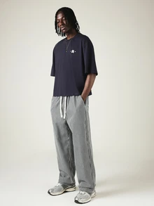SUMWON Maison Oversized Rundhals T-Shirt mit Monogramm-Rückenlogo-Muster und Bruststickerei - marineblau - Übersicht 3