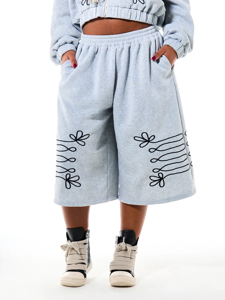 SUMWON WOMEN Oversized Fleece-Shorts mit weitem Bein, abstrakten Blumenstickerei-Details und elastischem Bund, knielang - Grau - Übersicht 1