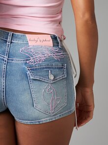 BABYPHAT 刺繡牛仔迷你短褲，天使翅膀與手寫字體 Logo 後口袋設計 - 淺藍色 - 查看 2