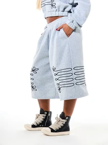 SUMWON WOMEN Oversized Fleece-Shorts mit weitem Bein, abstrakten Blumenstickerei-Details und elastischem Bund, knielang - Grau - Übersicht 4