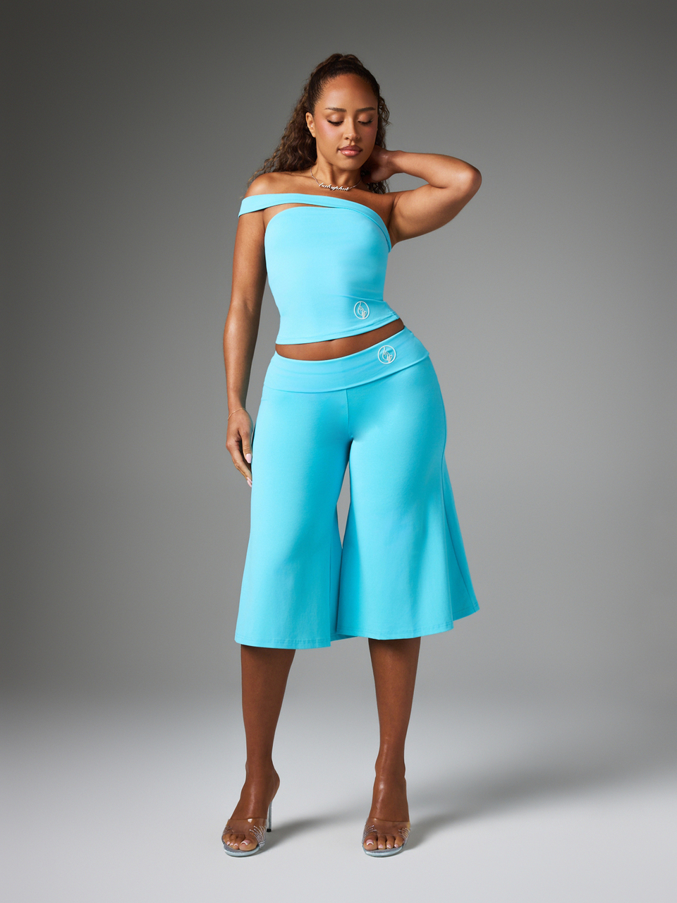 BABYPHAT Legging Capri com Cintura Dobrável, Ajuste Solto e Flare, em Tecido Jersey com Detalhe de Logotipo