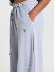 11SKNDS Celana Jogging Kaki Lebar dengan Tali Serut di Pinggang, Celana Jogger Fleece Potongan Longgar dengan Detail Jahitan Depan dan Bordir Logo Kecil, Celana Santai Kasual untuk Sehari-hari - Dusty Blue - View 5