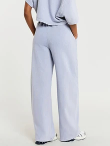 11SKNDS Celana Jogging Kaki Lebar dengan Tali Serut di Pinggang, Celana Jogger Fleece Potongan Longgar dengan Detail Jahitan Depan dan Bordir Logo Kecil, Celana Santai Kasual untuk Sehari-hari - Dusty Blue - View 3
