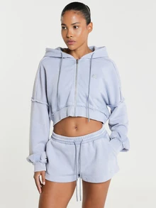 11SKNDS Hoodie crop dengan resleting dan detail ujung bawah yang robek, potongan oversized, lengan panjang, bahan fleece yang dicuci, lencana logo, dan tudung bertali. - Dusty Blue - View 3