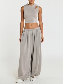 11SKNDS Sleeveless Hooded Crop Top With Cutout Neckline Detail, Fitted Midriff Length, Casual Everyday Essential, Spring Summer Layering Piece - Khaki - View 4