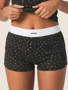 MISSGUIDED 花卉鏤空短版T恤與男孩短褲居家套裝，品牌彈性腰帶睡衣套組 - 黑色 - 查看 3