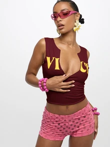 SUMWON Top corto sin mangas con logo gráfico y escote en V profundo para festival de verano, talla grande - Rojo - Ver 5