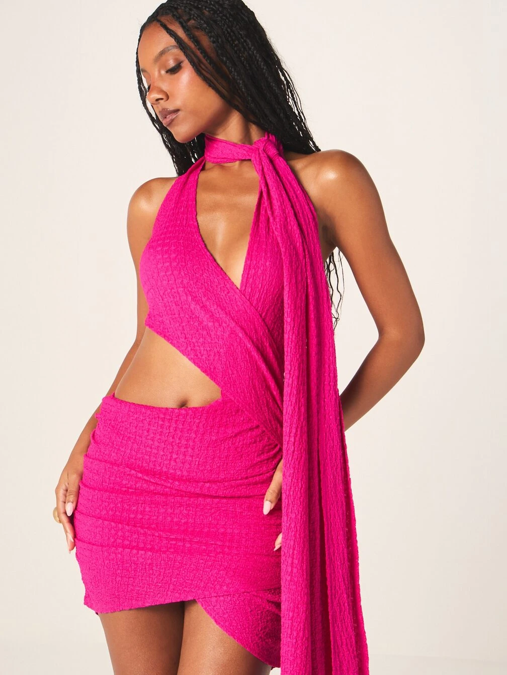 missguided ruched dress MISSGUIDED Ruched Wrap Mini Dress With Halter Plunge Neck｜MISSGUIDED