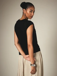KSTM Sleeveless Cap Sleeve Crew Neck Solid T-Shirt Casual Summer Essential Minimalist Boxy Crop Top - Black - View 2