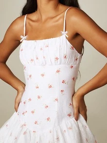 MISSGUIDED 花卉印花細肩帶迷你洋裝，方領束腰上身、荷葉邊下擺與蝴蝶結設計，夏季款 - 白色 - 查看 3