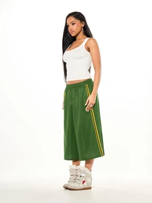 SUMWON WOMEN Wide Leg Culottes With Calligraphy Script Side Print And Elastic Waist Midi Shorts - Army Green - View 4