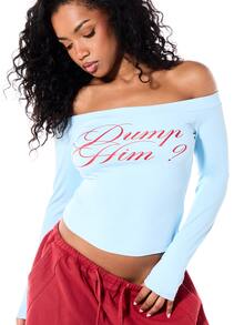 SUMWON WOMEN Off-Shoulder Grafik Langarm Crop Top mit Kursivschrift Dump Him Muster Y2K Stil - Blau - Übersicht 6