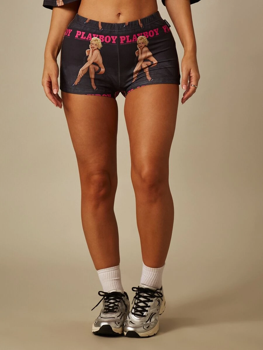 Missguided x Playboy 全印花復古雜誌封面辣妹短褲，附品牌彈性腰帶 - 彩色 - 查看 1