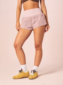 MISSGUIDED 高腰飄逸跑步短褲，附抽褶細節與內建內襯，適合夏季運動訓練 - 粉色 - 查看 5