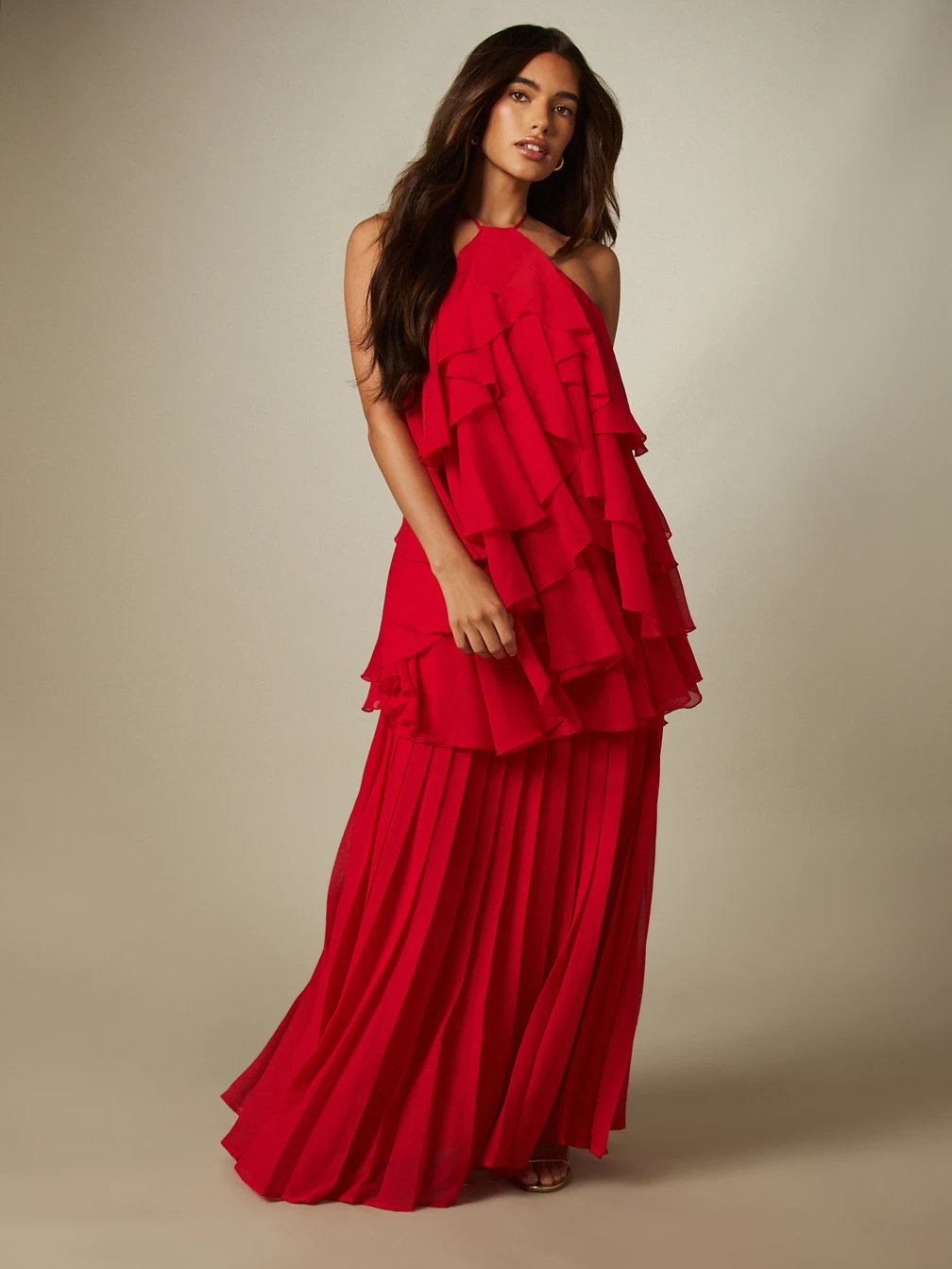 halter neck tiered maxi dress MISSGUIDED Ruffle Frill Detail Chiffon With Open Back And Pleated Skirt For Evening And Wedding Guest,M Guest dresses