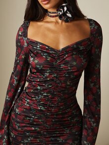 MISSGUIDED 花卉玫瑰印花抓皺緊身迷你洋裝，長喇叭袖、露背、心形領口，適合派對與夜晚外出 - 彩色 - 查看 4