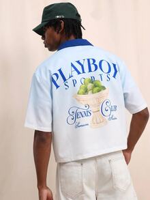 PLAYBOY X SUMWON Crop Fit 運動網球俱樂部方正版型鈕扣襯衫，對比領口設計與背面圖案印花 - 藍色 - 查看 2