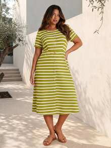 ELLERISSA Plus Size Green Stripe Round Neck Front Button Waffle Knit Midi Dress - Green - View 5