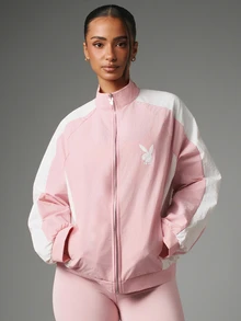 Missguided x Playboy 寬鬆版拉鍊防風夾克，漏斗領設計，拼色配色，正面兔子 Logo，背面手寫字體品牌標誌，彈性下擺，春季外套 - 彩色 - 查看 1