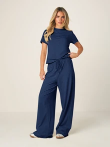 MISSGUIDED Relaxed Wide Leg Drawstring Two-Piece Outfit With Short Sleeve Crew Neck Top And Flowy Trousers - Navy Blue - View 1