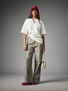 MISSGUIDED Oversized Boxy Crew Neck Short Sleeve T-Shirt With Pearl Button Ruched Hem Detail Casual Summer Top - White - View 3