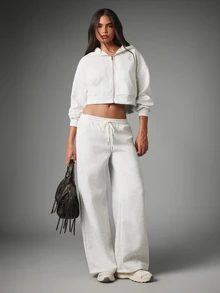 MISSGUIDED Hoodie Crop Full-Zip dengan Detail Logo Bordir, Potongan Oversized, Atasan Fleece Kasual Lengan Panjang - Light Grey - View 3