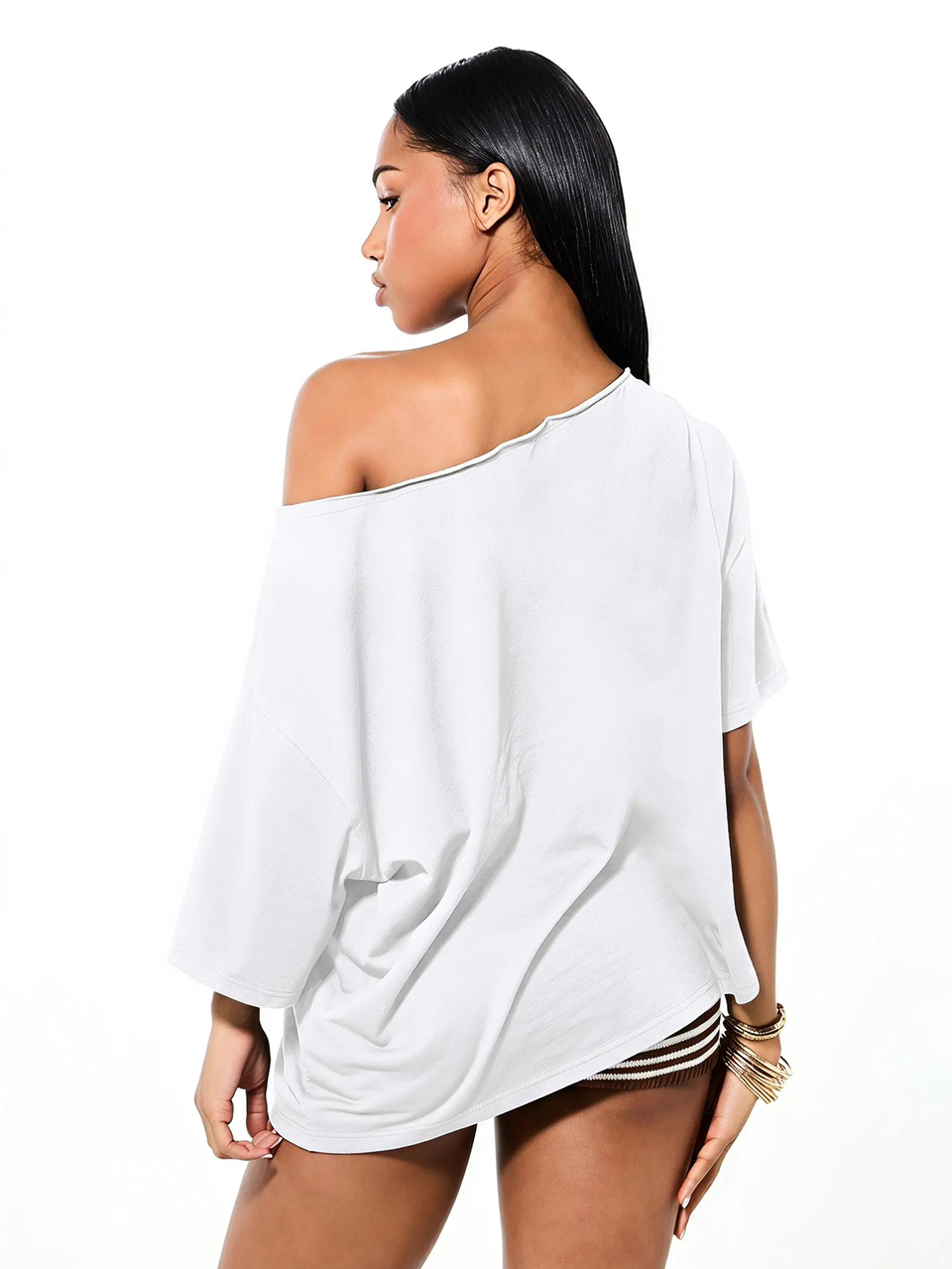 Camiseta Oversized Ombro a Ombro com Estampa Gráfica, Impressão de Letras em Destaque na Frente e Mangas Curtas com Ombro Caído