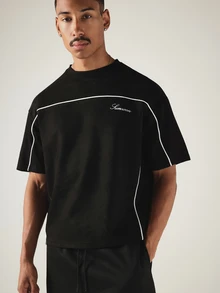 SUMWON Regular Script Logo Contrast Piping Crew Neck Short Sleeve Oversized Boxy T-Shirt For Casual Everyday Wear - Black - View 4